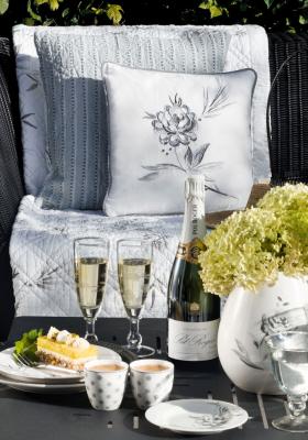 tischdecke-greengate-aslaug-grau-mit-blumen