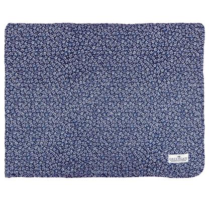 greengate-dahla-decke-gesteppt-tagesdecke-blumen-blau-weiss