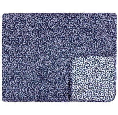 greengate-decke-steppdecke-tagesdecke-blumen-blau-weiss-dahla-picknickdecke