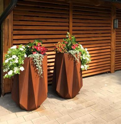 cortenstahl-blumenkuebel-set-geometrisch-rund-92 cm-hoch