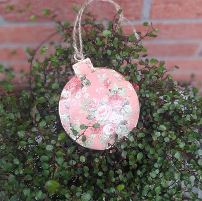 runder-dekohaenger-rosa-metall-vintage-rosen