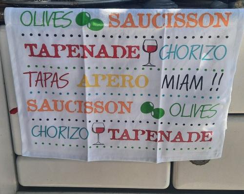 geschirrhandtuch-tapas-weiss-bunt-rot-beschriftet