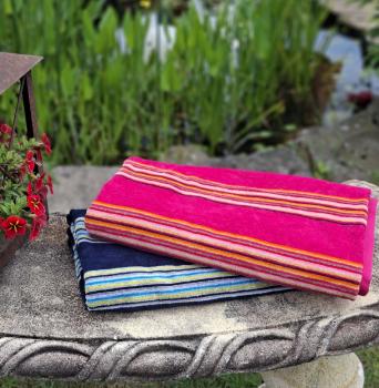 Preview: strandtuch-fuchsia-pink-mit-streifen