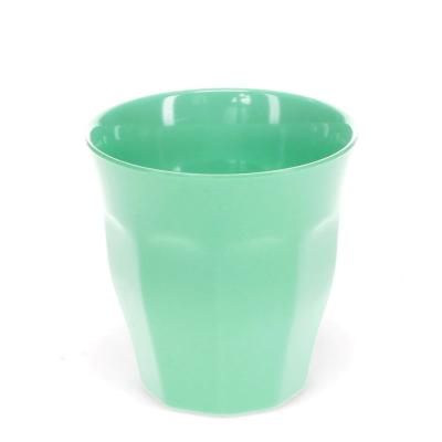 melamin-becher-gruen-geschirr-camping