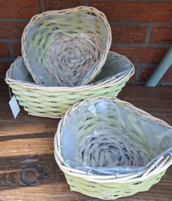 Preview: blumenkorb-herz-hellgruen-rattan-pflanzherz