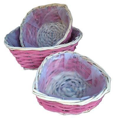 blumenkorb-herz-pink-pflanzkorb-rattan