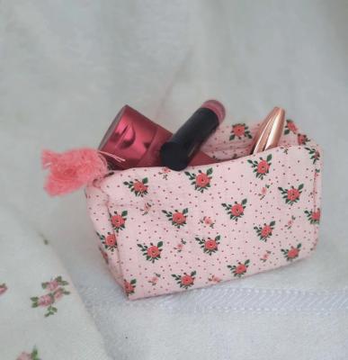 Preview: kosmetiktaeschchen-rosen-rosa-schminktasche