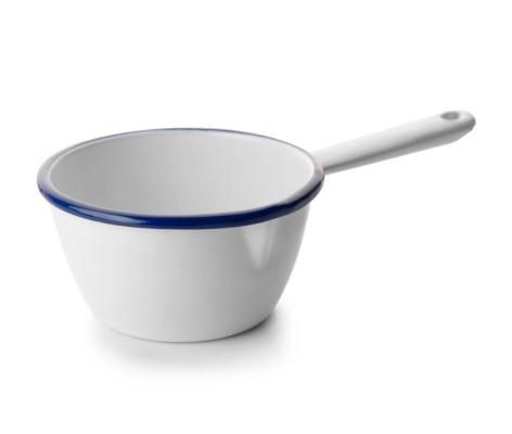 stieltopf-emaille-weiss-blau-umrandet-vintage-kasserolle