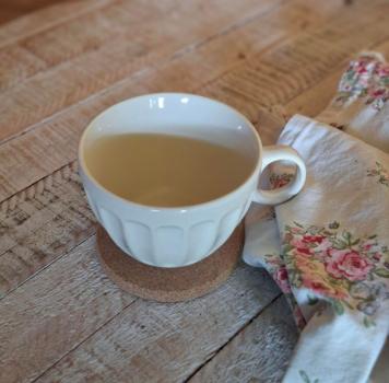 Preview: Große Kaffeetasse, Teetasse und Cafe au Lait-Tasse in creme-weiss