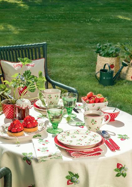 greengate-geschirr-mit-erdbeeren-muster