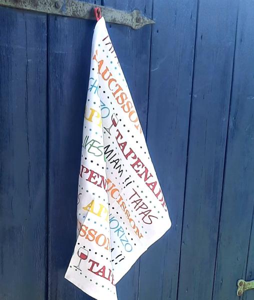 geschirrtuch-tapas-chorizo-bunte-schrift-mediterran