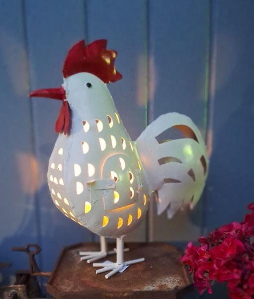 huhn-deko-landhausstil-metall-weiss-beleuchtet
