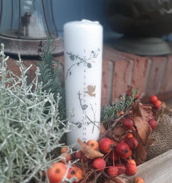 adventskerze-mit-engel-zahlen-kalenderkerze