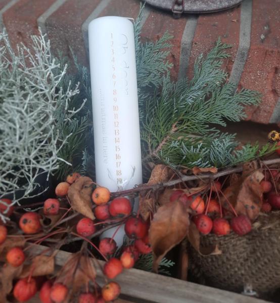 adventskerze-kalenderkerze-oh deer-rentier-und-zahlen