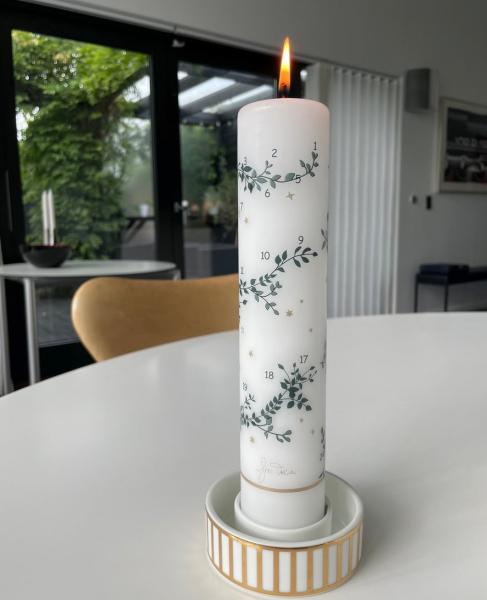 adventskerze-kalenderkerze-ranken-goldene-sterne