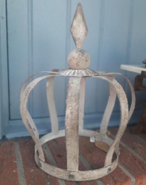 gartendeko-krone-shabby chic-grau