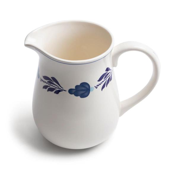 krug-landhaus-creme-weiss-blumen-blau