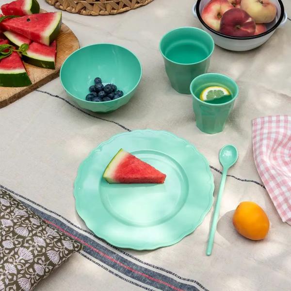 melamin-geschirr-pistazien-gruen-campinggeschirr