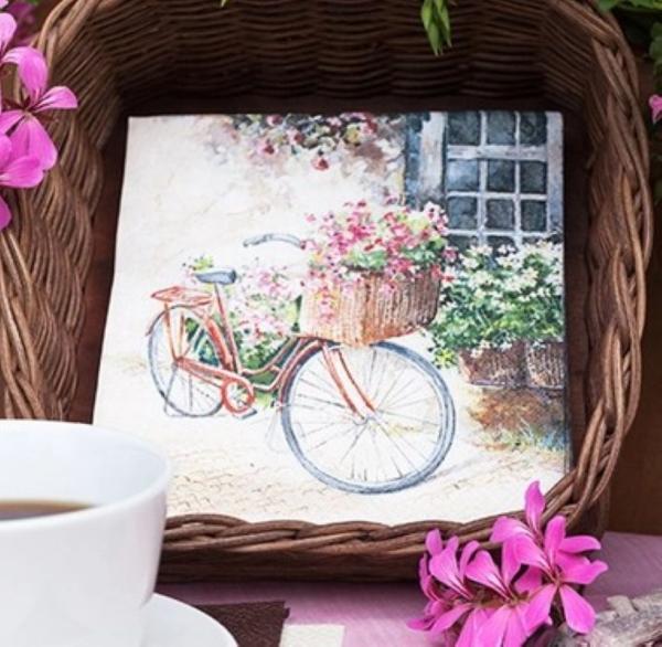 papierservietten-romantisches-design-fahrrad-blumenkorb