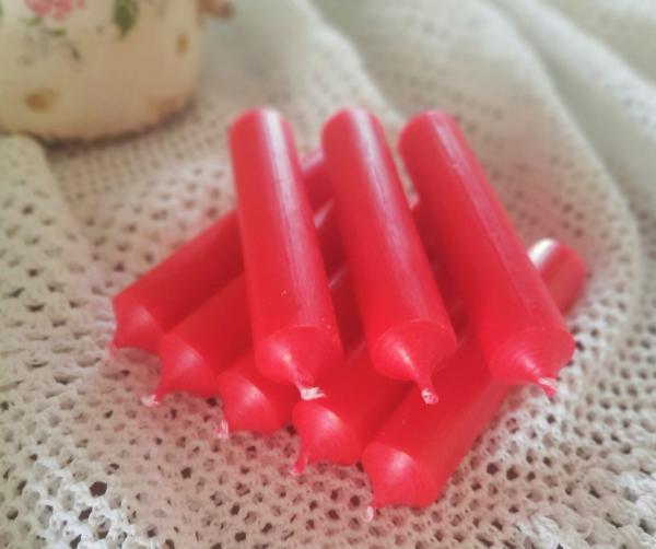 rote-kerzen-kurze-adventskerzen-stabkerzen-weihnachtsrot