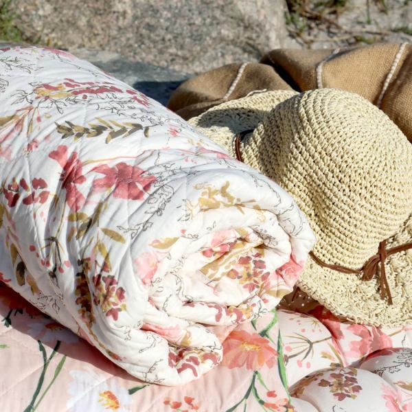 tagesdecke-quilt-weiss-130x180-blumenmuster-bunt