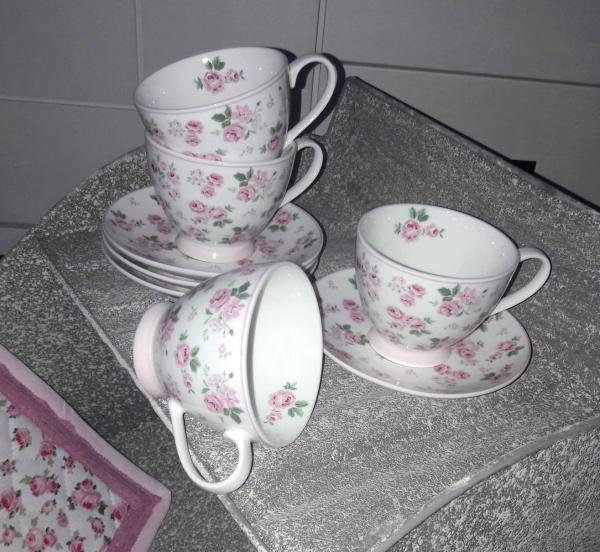 kaffeetassen-rosen-dekor-porzellan