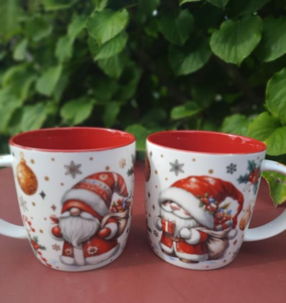 weihnachtsgeschirr-wichtel-tassen-mit-weihnachtsmotiven