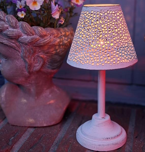 teelicht-lampe-shabby-chic-metall-deko-weiss
