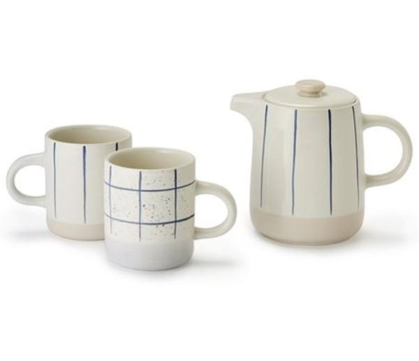 teekanne-mit-becher-blau-gestreift-skandinavisches-design