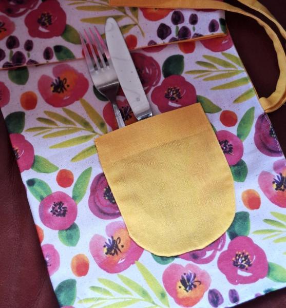 buntes-tischset-gebluemt-platzdeckchen-platzset-mit-bestecktasche-baumwolle