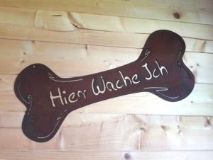 Schild Hundeknochen "Hier wache ich" Edelrost