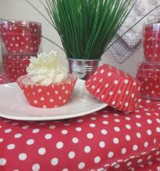 cupcake-muffin-förmchen-papier-rot-punkte