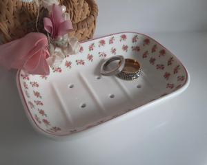 Seifenschale m. kleinen Rosen Porzellan