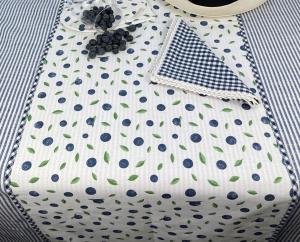 tischlaeufer-weiss-blau-blaubeeren-gartentisch