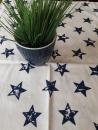 Tischläufer weiß mit blauen Sterne